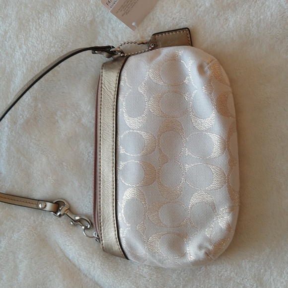 New COACH Signature Wristlet Lurex Gold Metallic Medium Pleated Rare Metallic - Picture 3 of 9